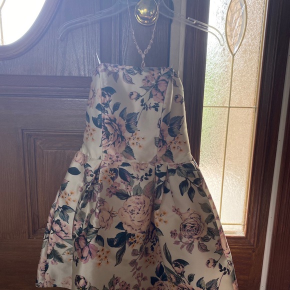 ⭐️Floral Formal Dress!⭐️ - Picture 2 of 2